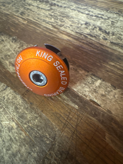 chris king top cap/star nut 11/8