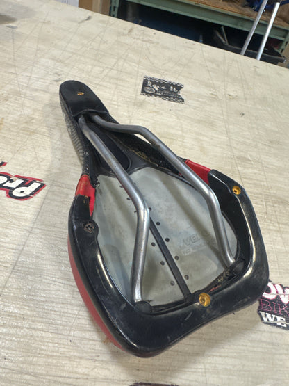 GT railed seat