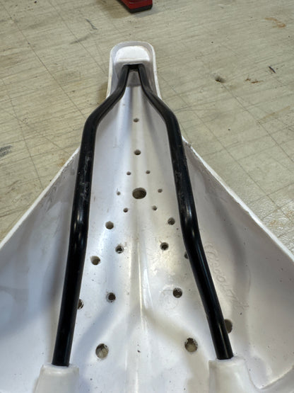 Dominator seat white