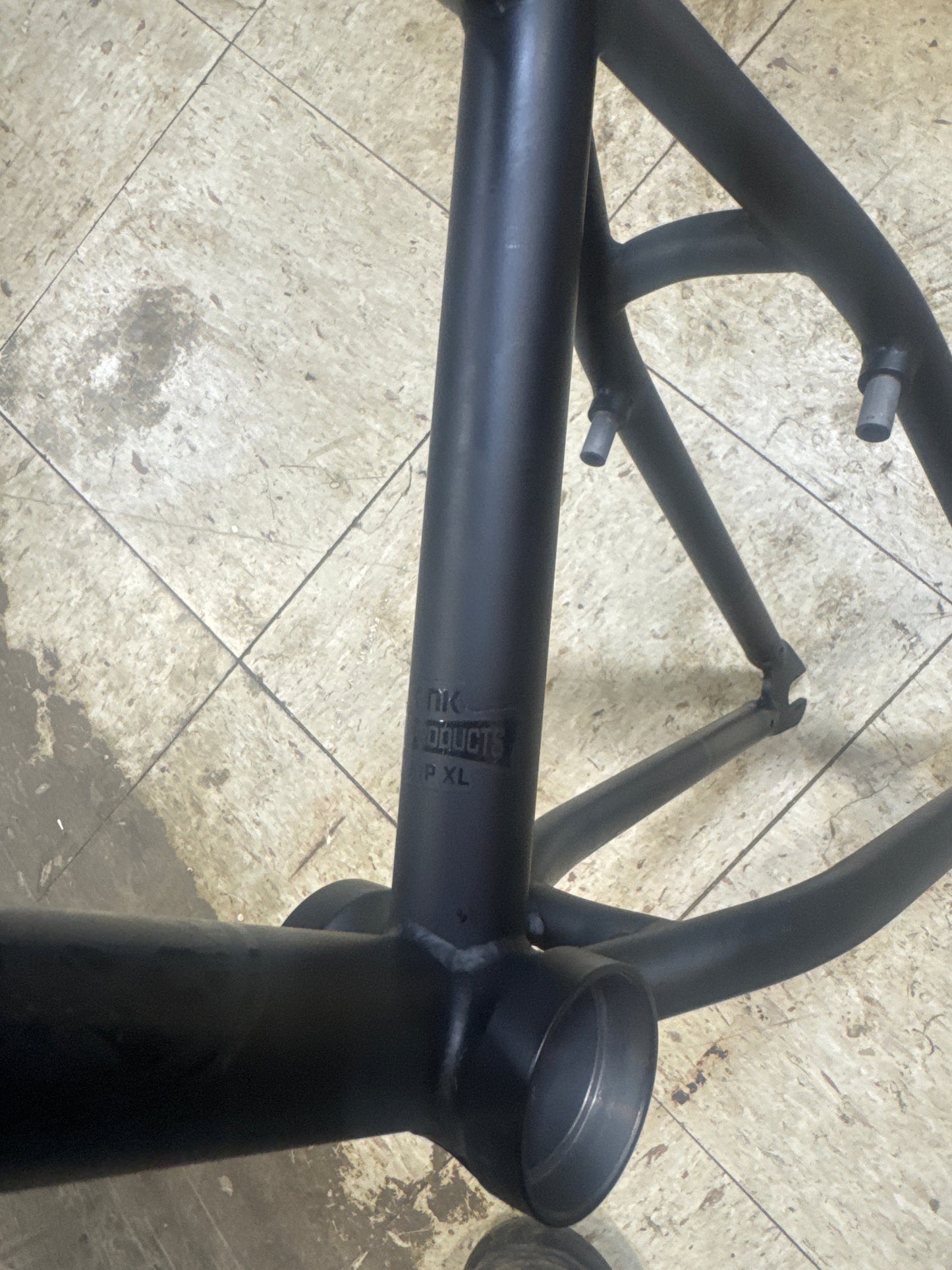 Brand new kink whip xl frame