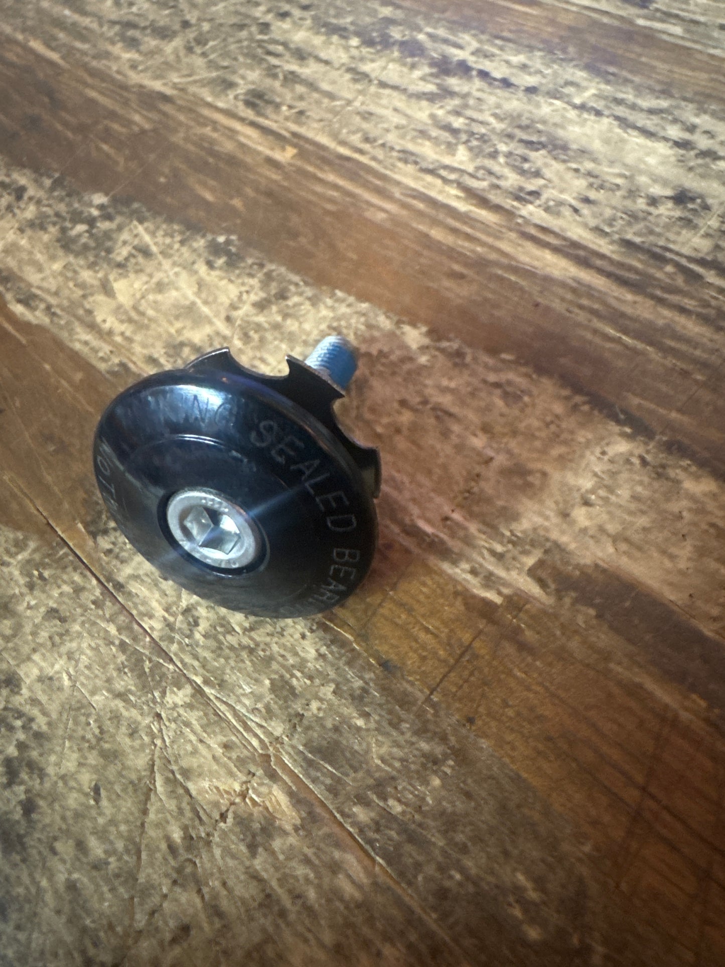 chris king top cap/star nut 1”