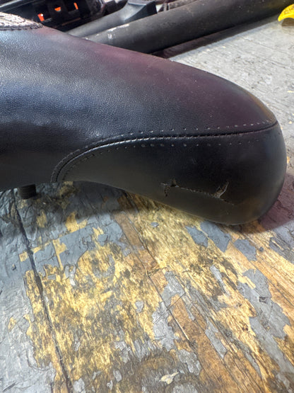 Fiend pivotal seat