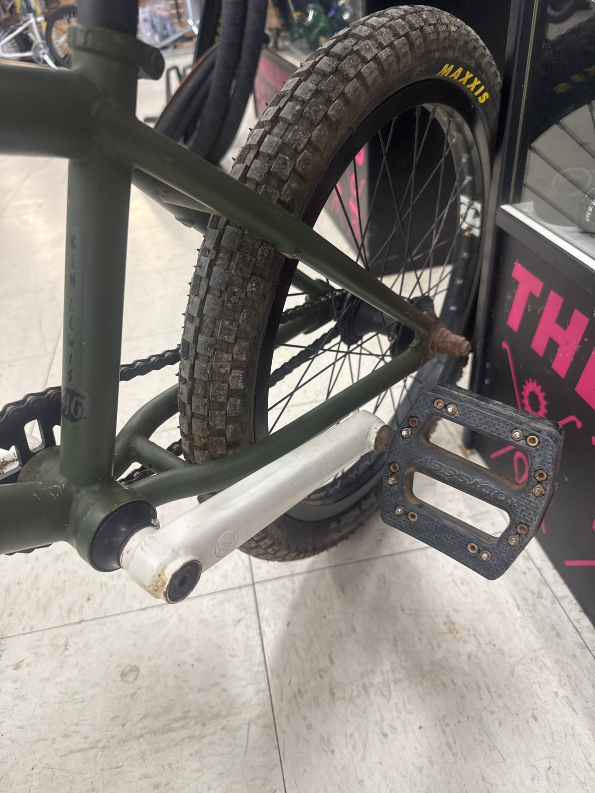 Fit bike co Benny L complete