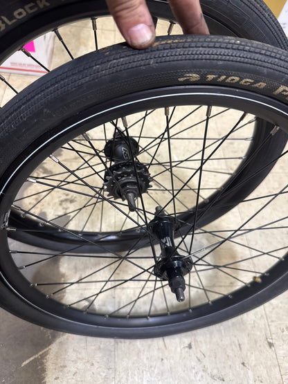 Redline 20x1.75 race wheelset