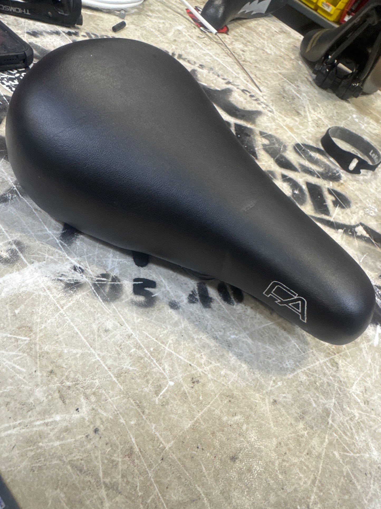 Free agent railed fat seat
