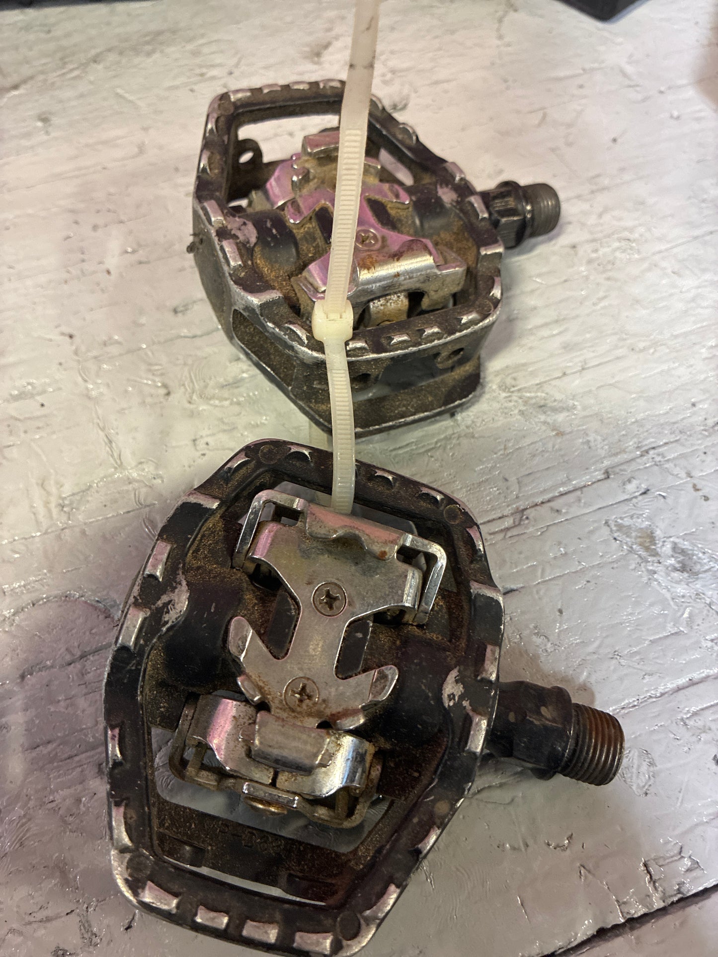 VP-D68P clipless 9/16 pedals