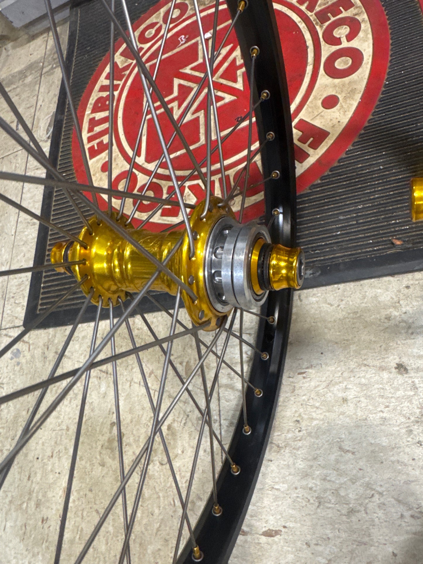 Profile mini hubs x 20” sun envy w/ titanium