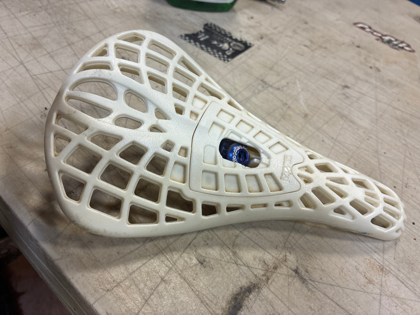 tioga spider pivotal seat
