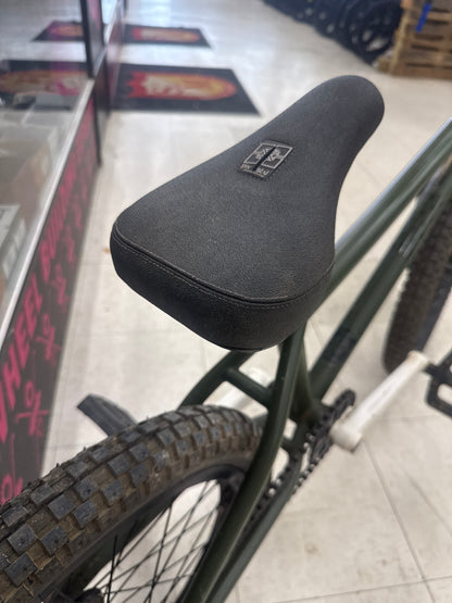 Fit bike co Benny L complete