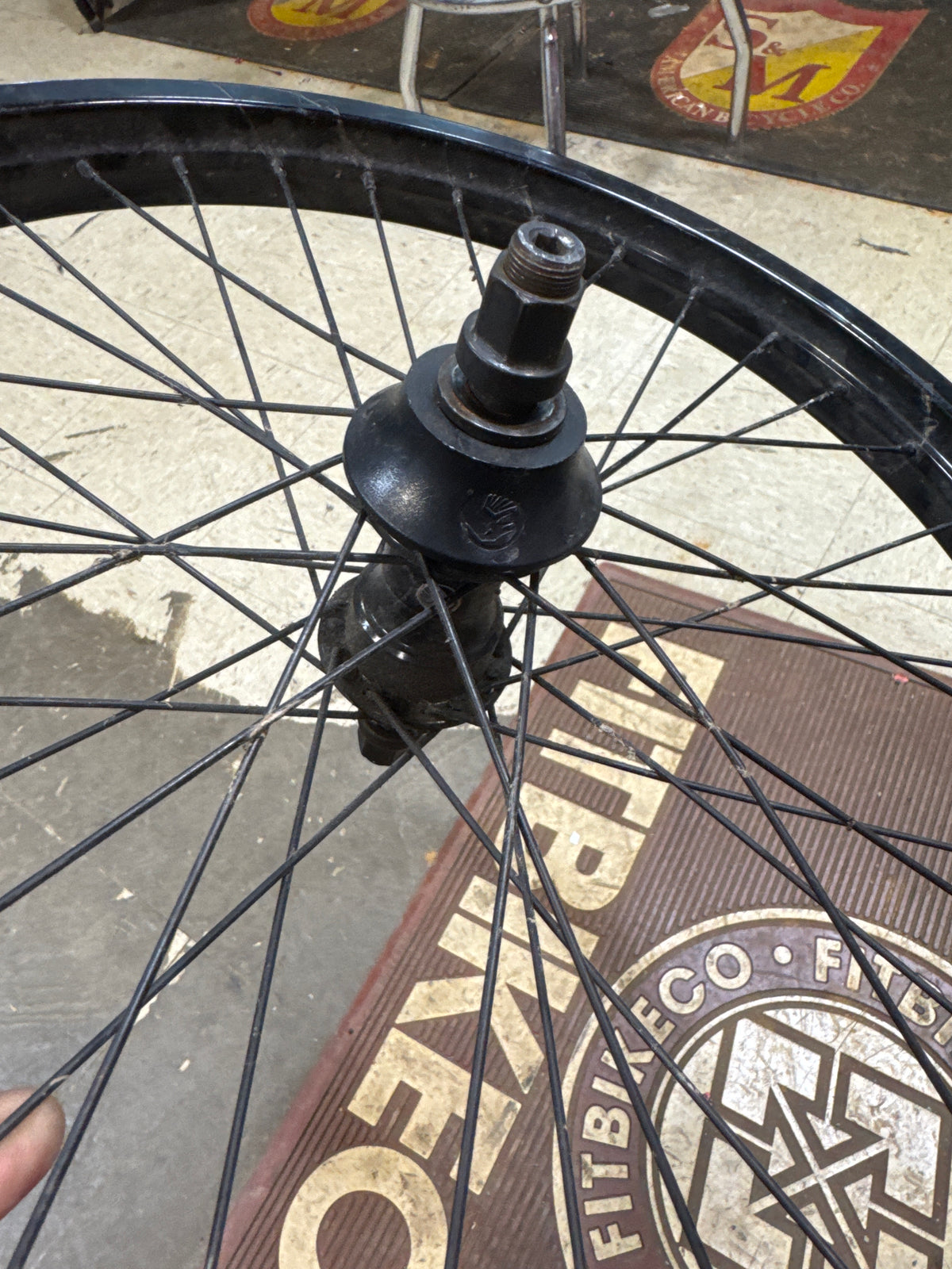 Shadow symbol rear wheel rhd