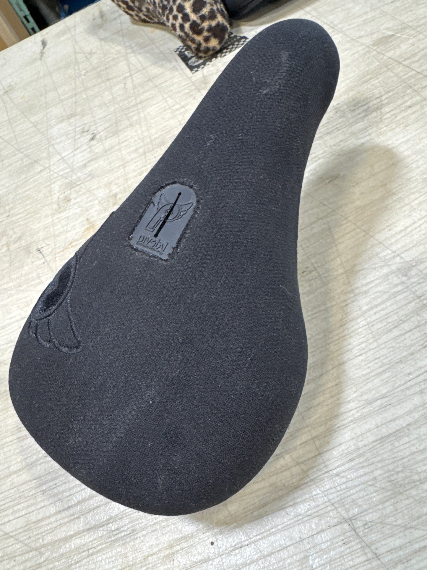 profile pivotal fat seat black