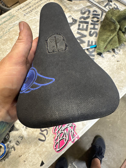 Profile pivotal seat blue