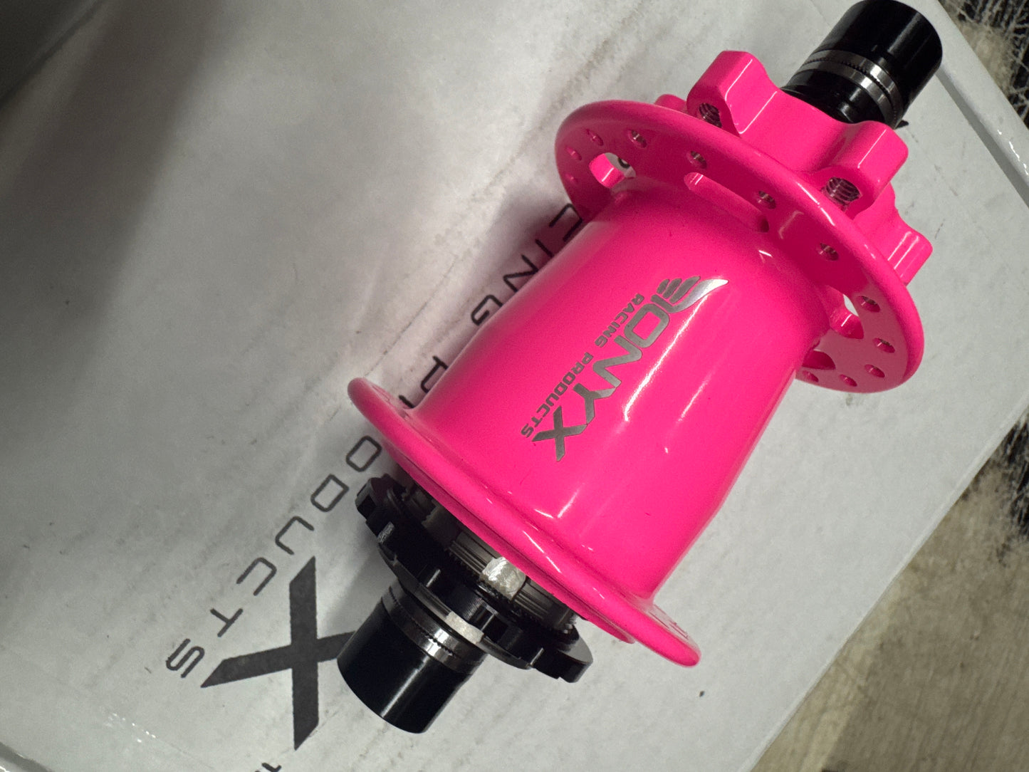 Onyx Hubs Flo Pink