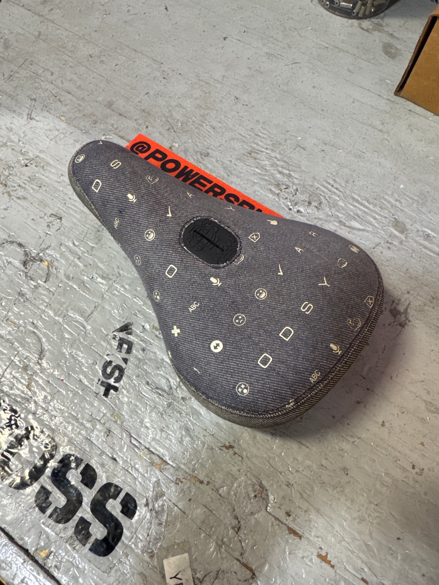 Odyssey Fat Pivotal Seat