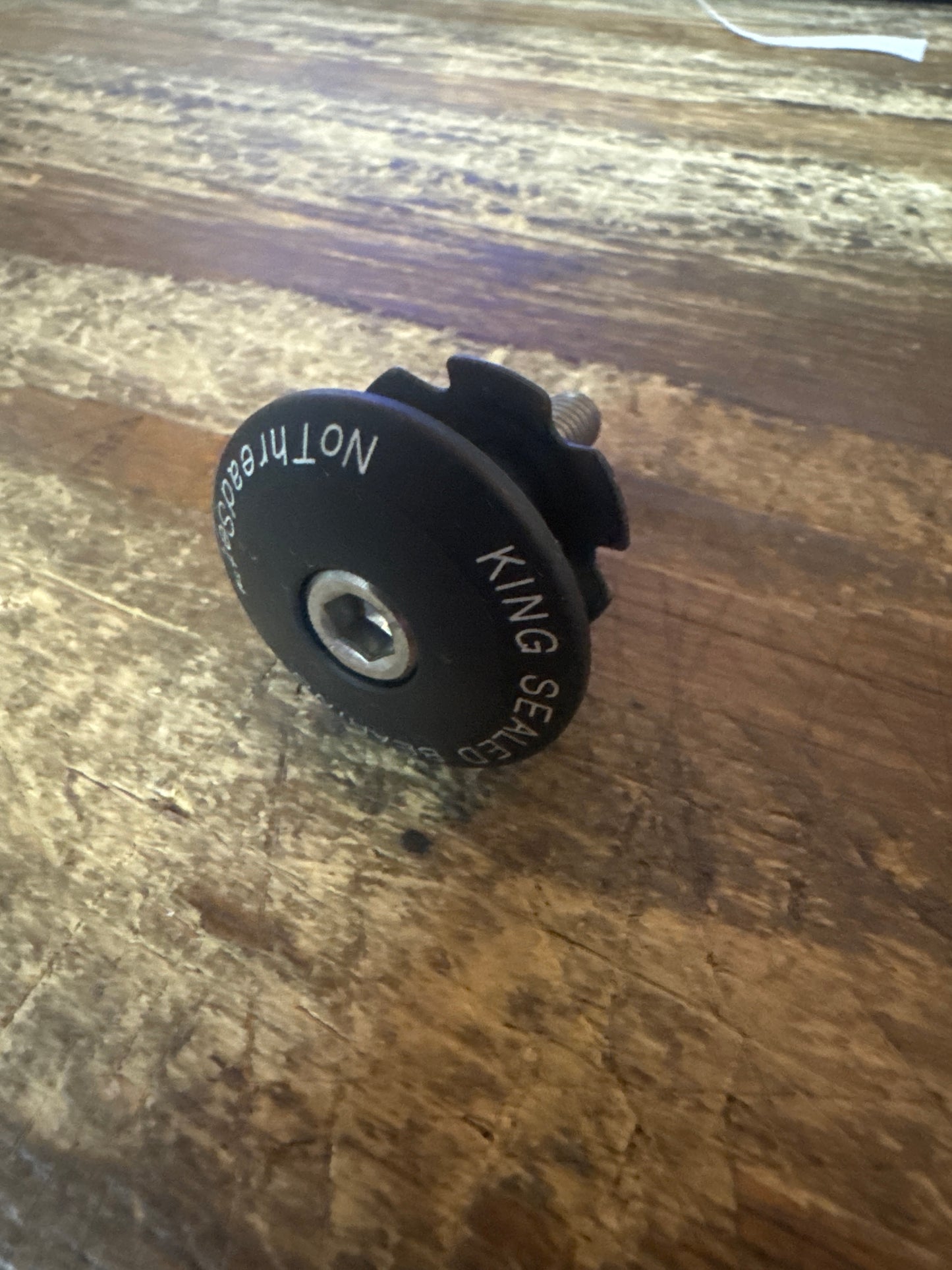 chris king top cap/star nut 11/8