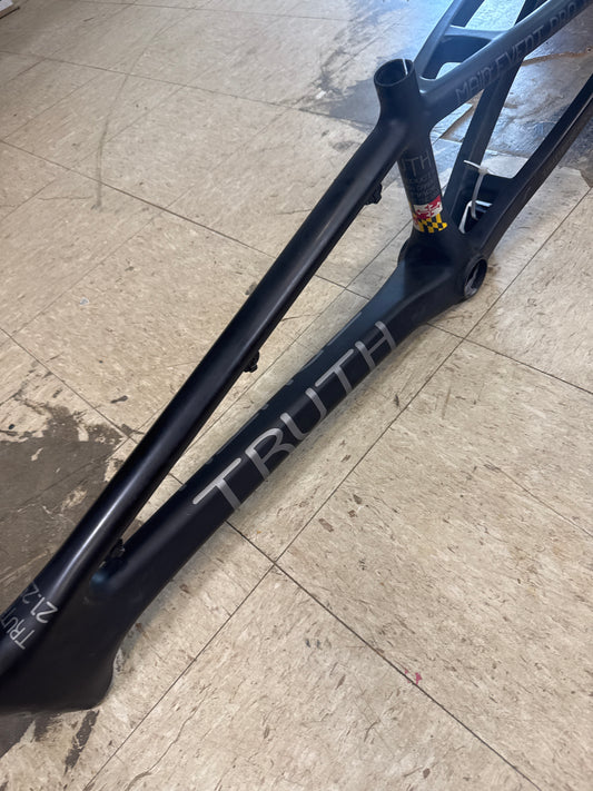 Truth pro xl 21.25 carbon frame