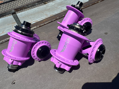 Onyx Hubs Cotm electricfied violet