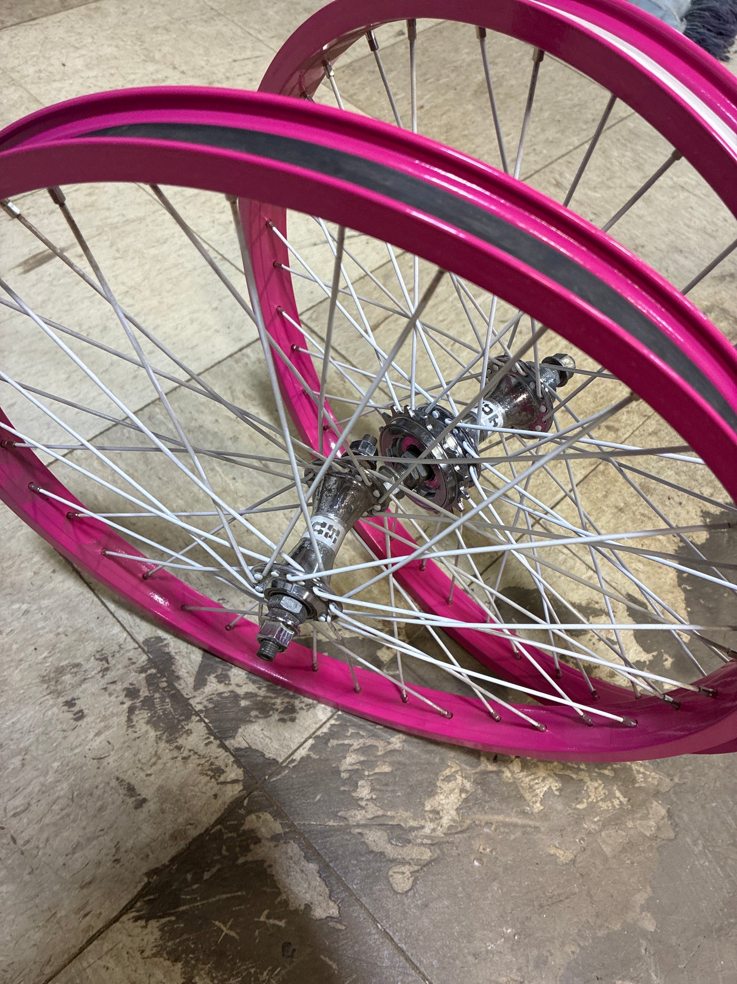 dk old school wheels pink/white 20”