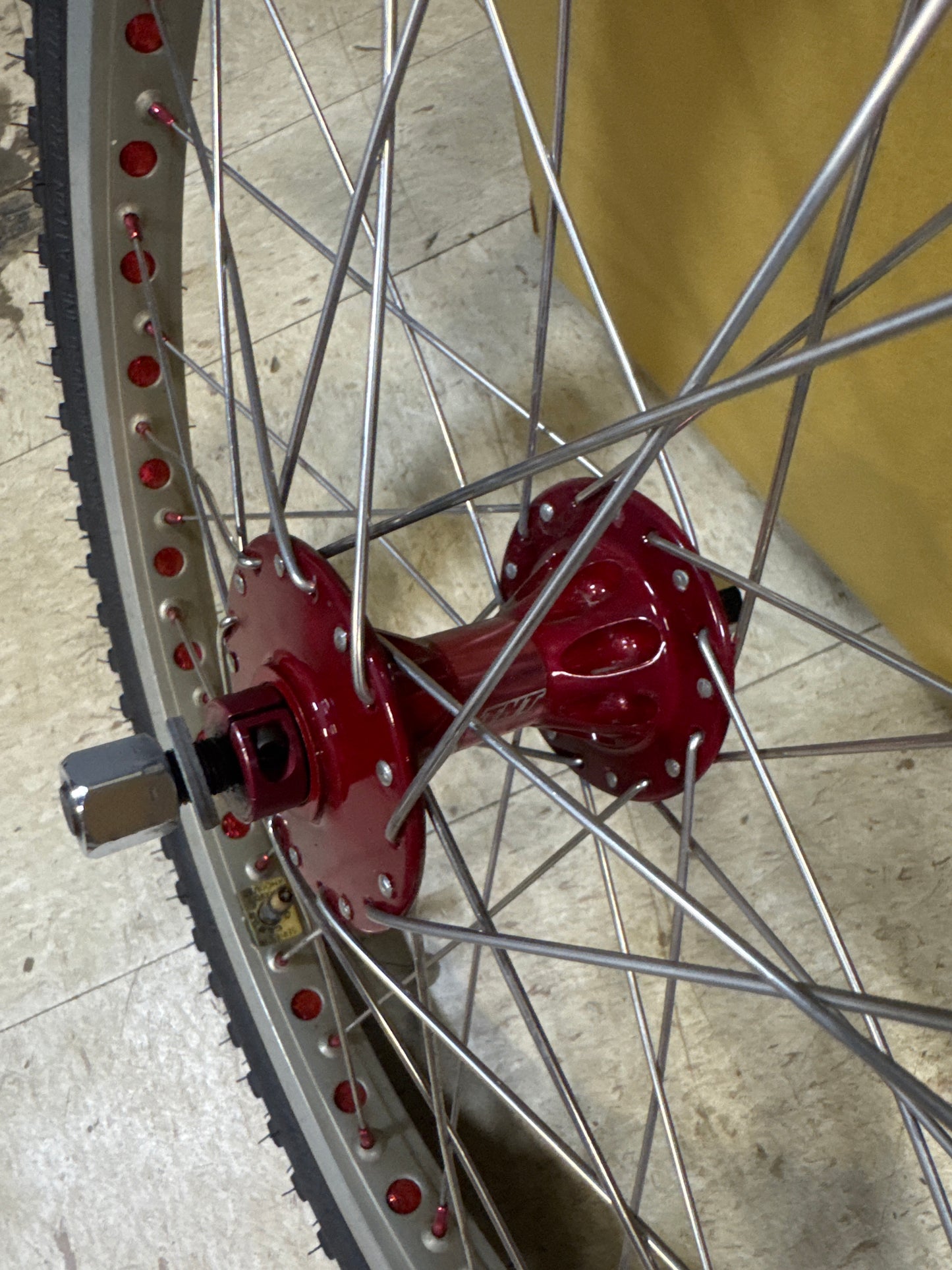 TNT revolver to mongoose pro class rims 20”
