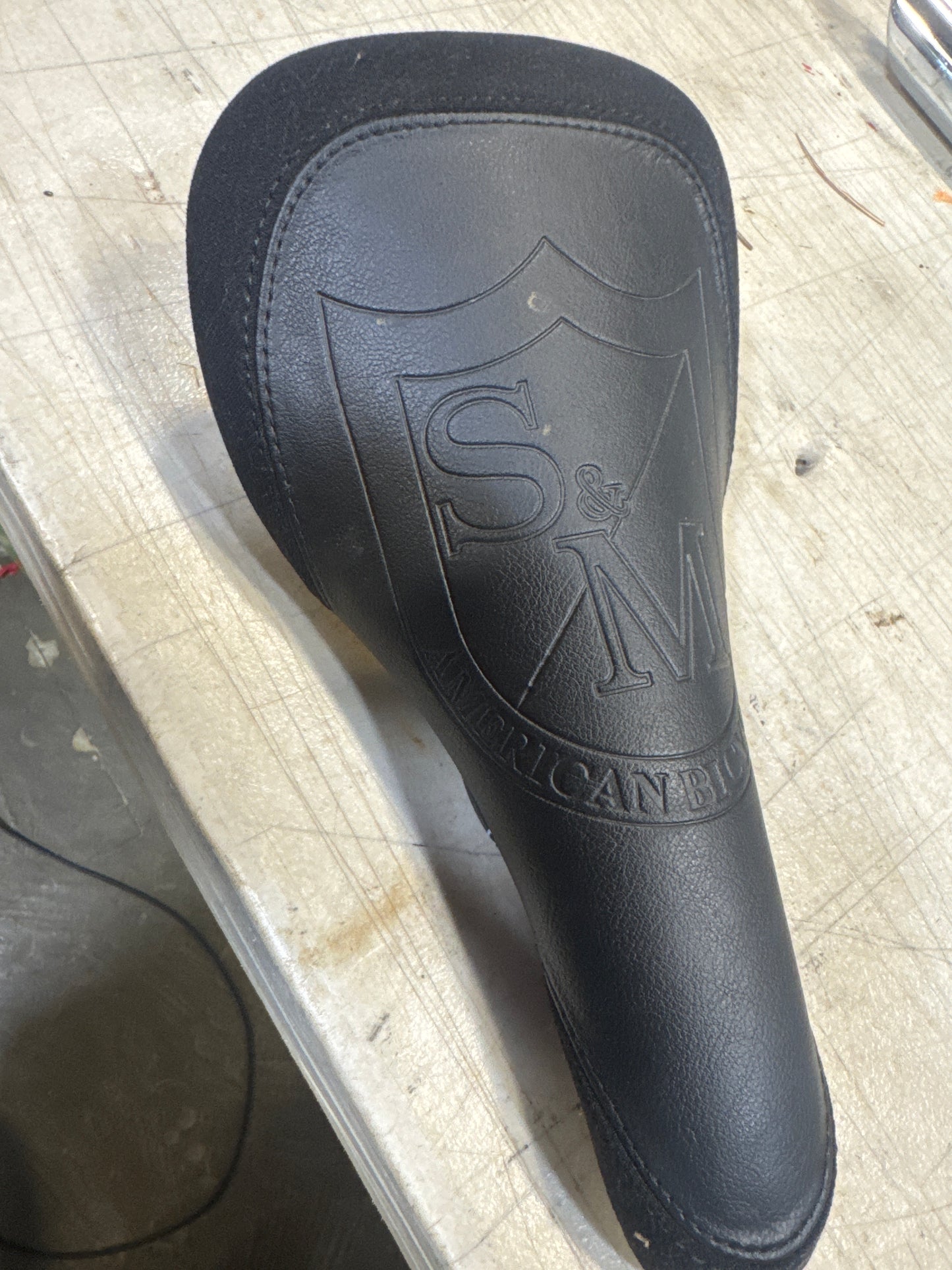S&m railed seat