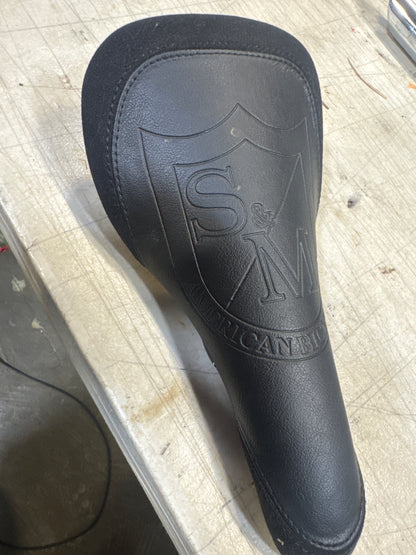 S&m railed seat