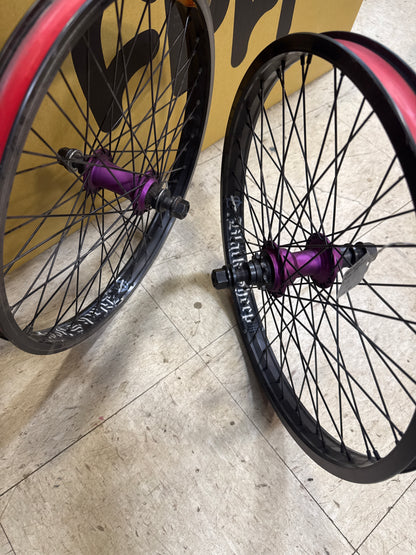 Black sheep 20” wheels blk/pur 14m axles
