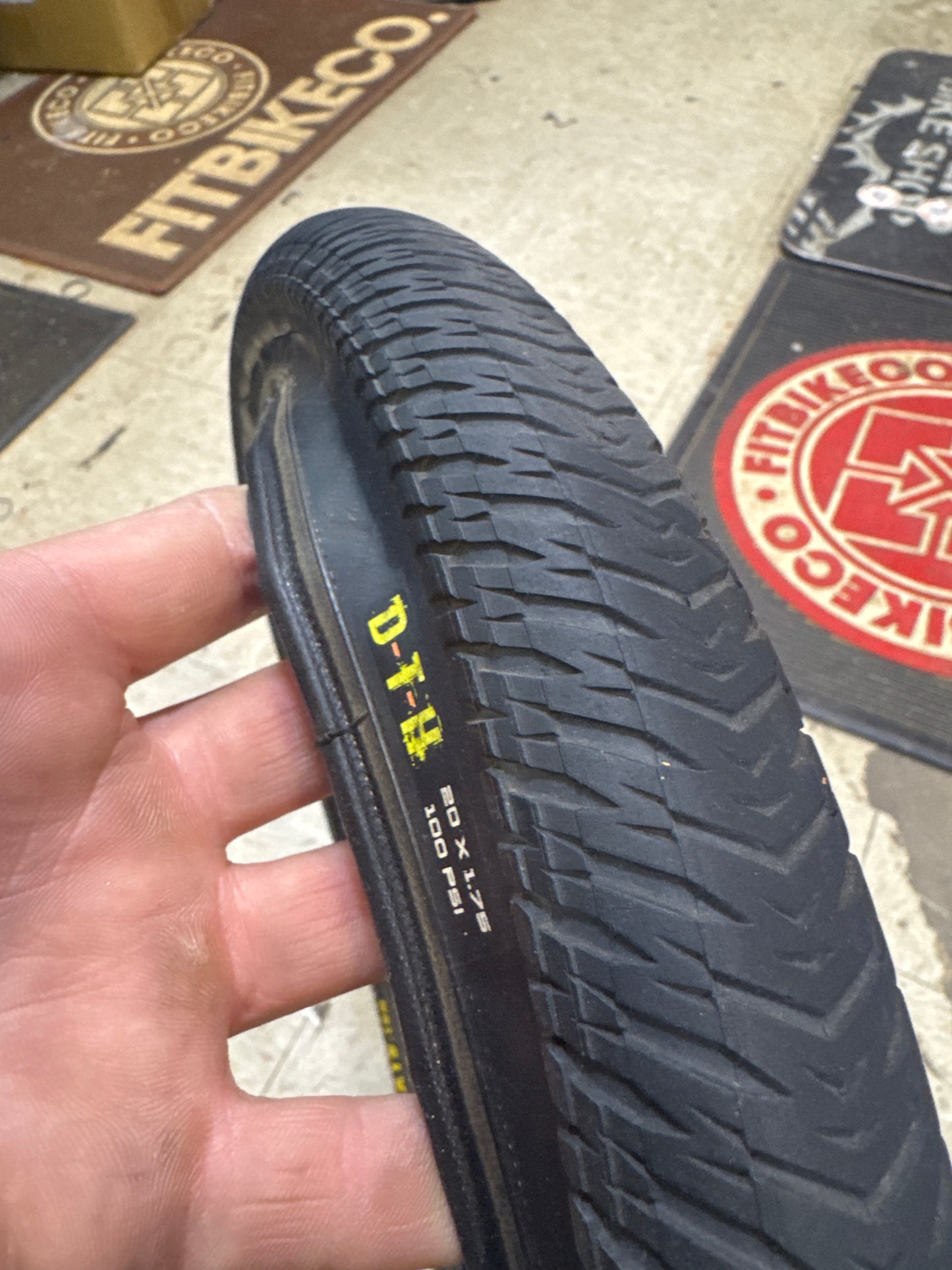 maxxis dth 20x1.75 tire