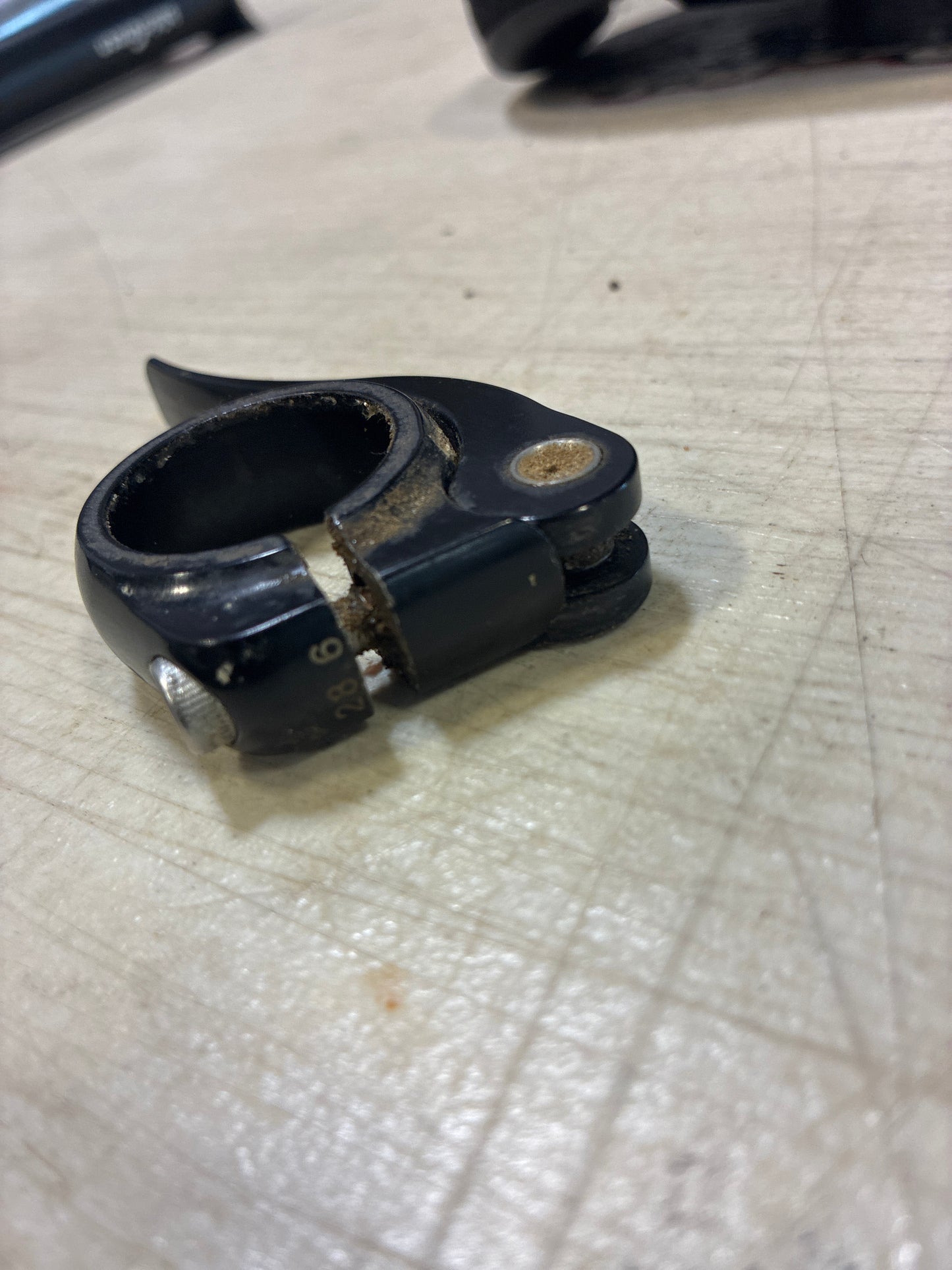 salsa 28.6 seat post clamp black