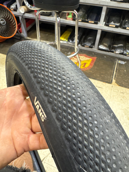 Cult vans 20x2.4 black