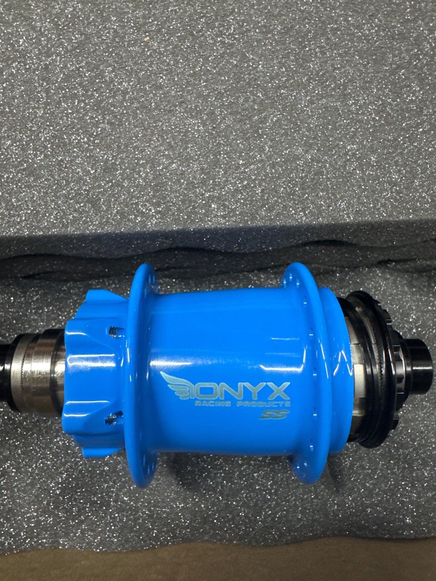 Onyx Hubs Cotm Playboy blue