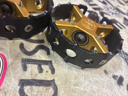 bullseye pro round pedals black/gold