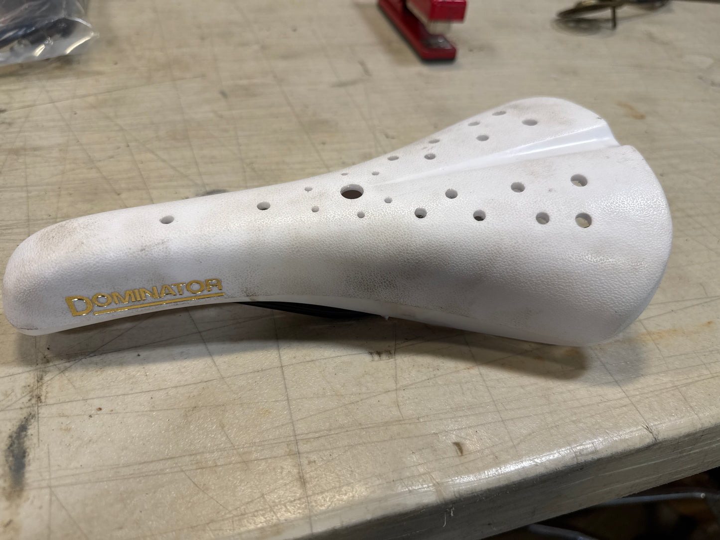 Dominator seat white