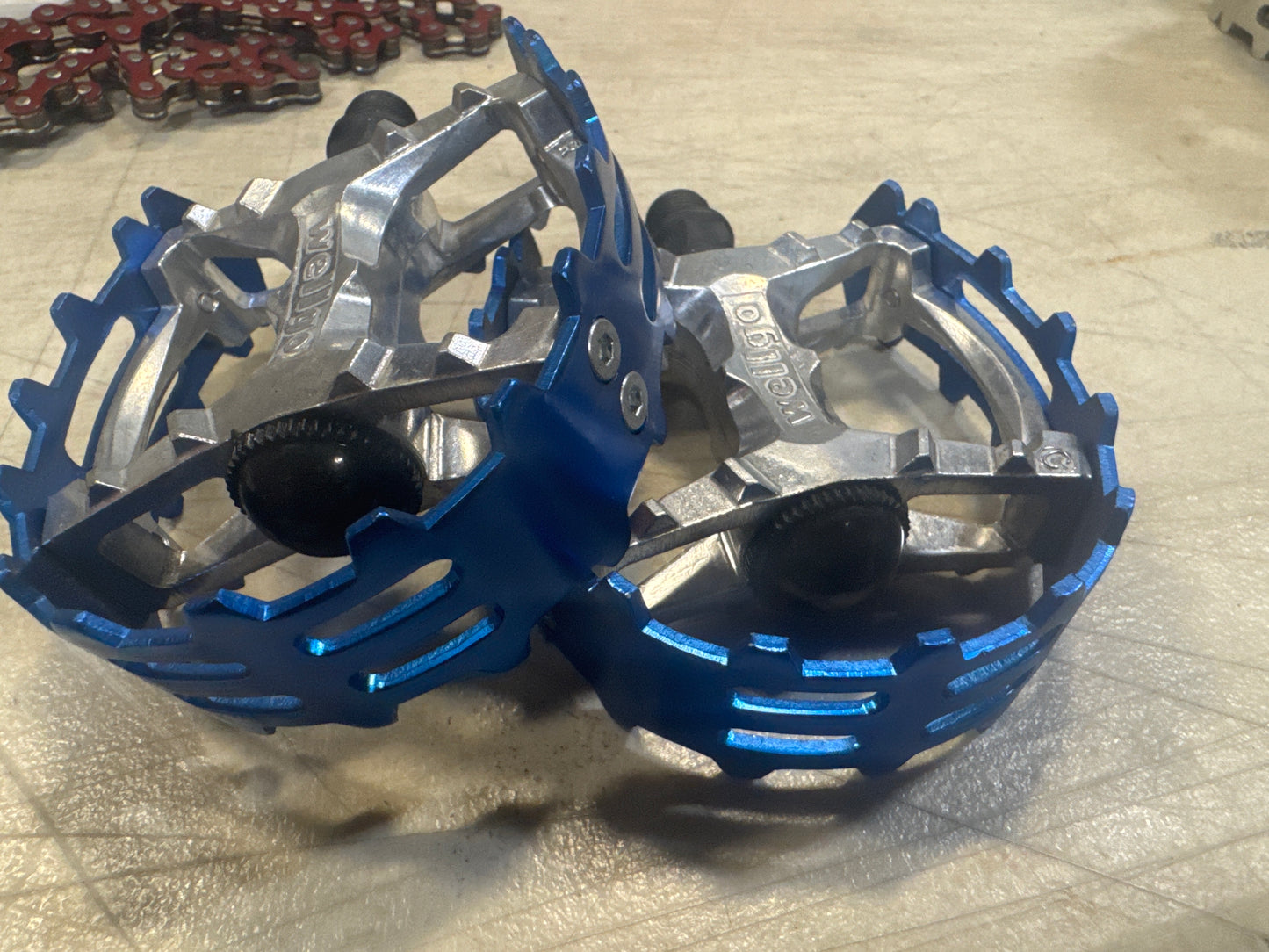 wellgo bear trap pedals blue 9/16