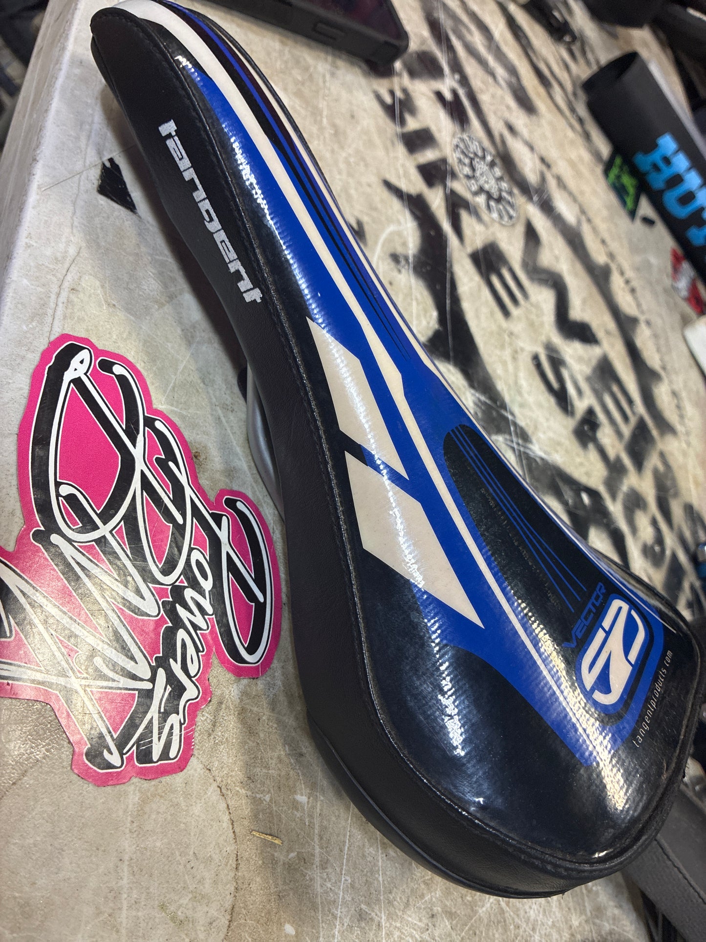 tangent vector railed seat for blue