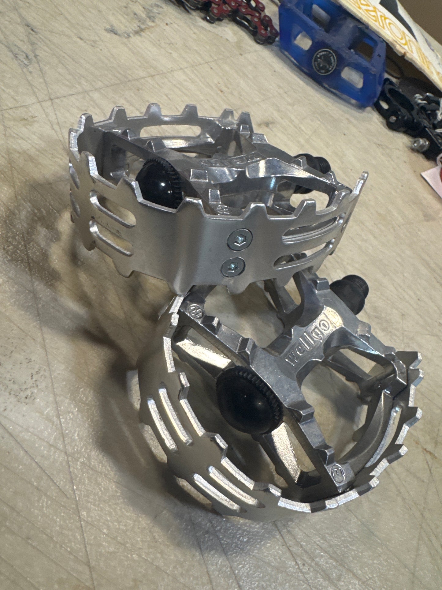 wellgo bear trap pedals silver  9/16
