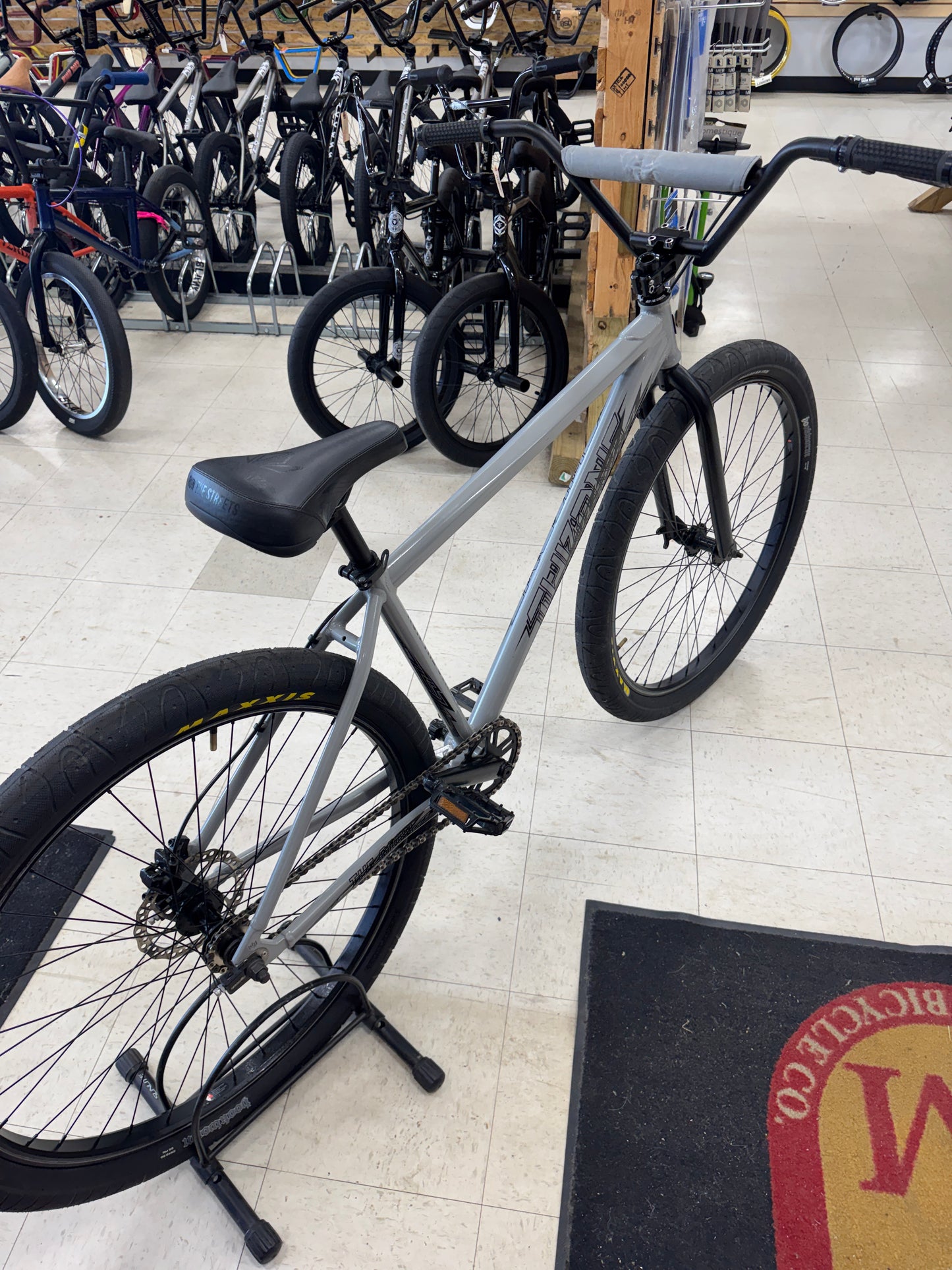 Throne Goon 29” Wheelie Bike