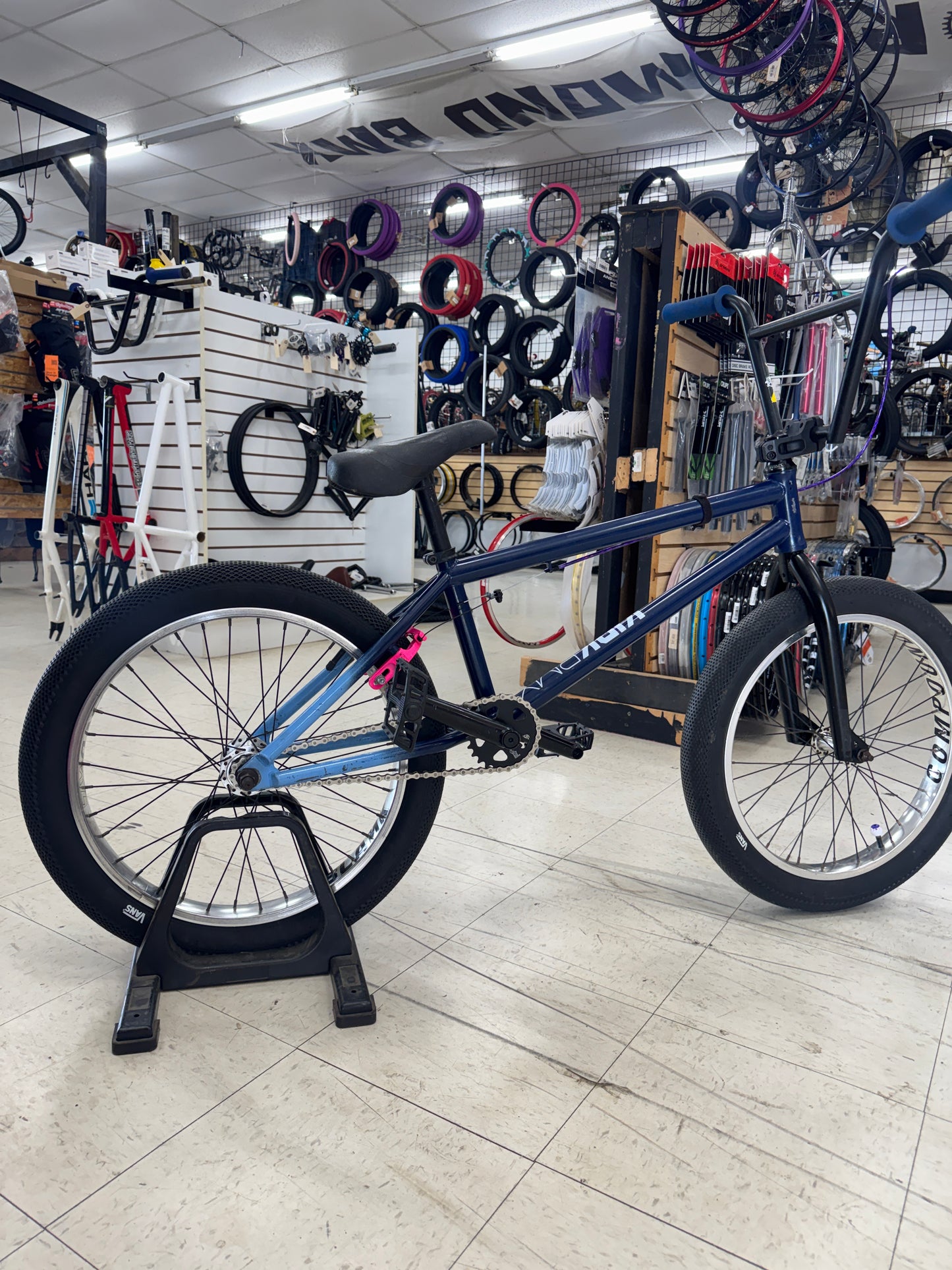 Kink launch bmx bike