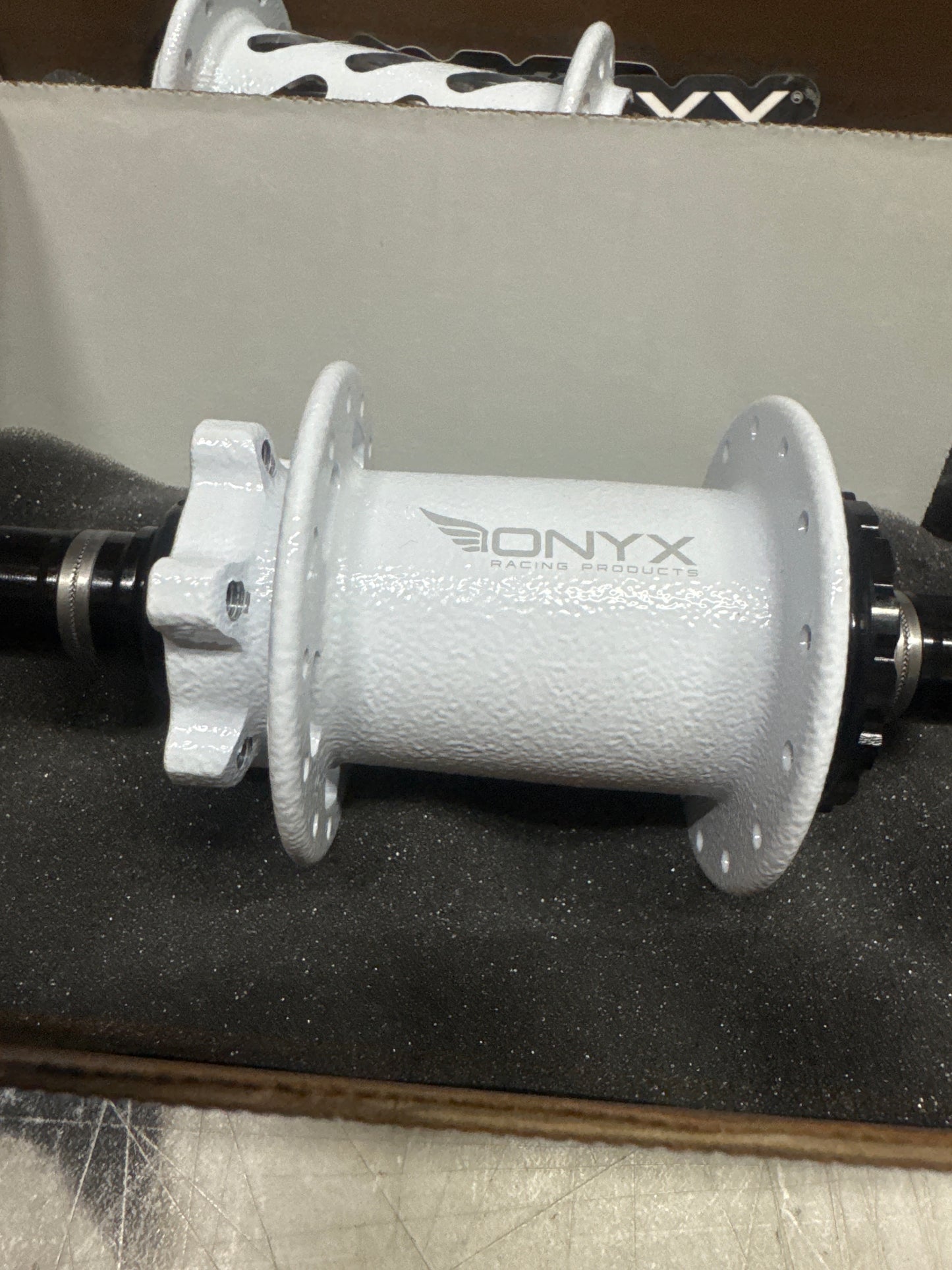Onyx Hubs Cotm Artic White