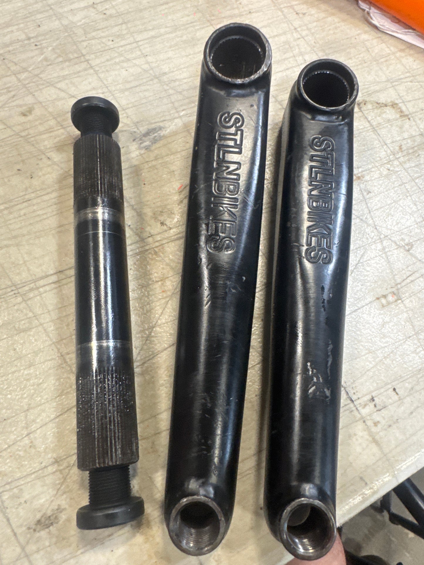 Stolen team cranks 175mm 22mm