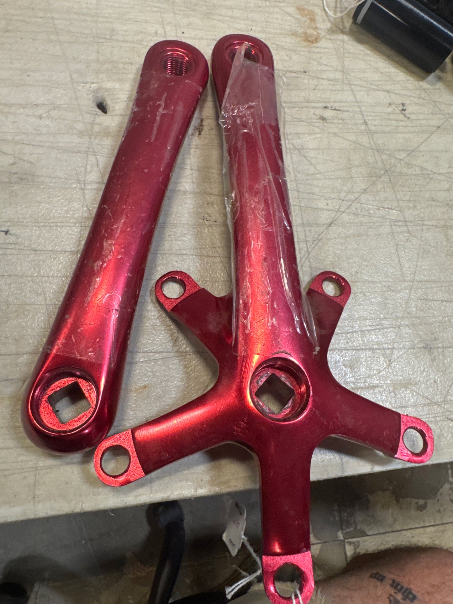 Lasco cf12 170m 5b red cranks new?