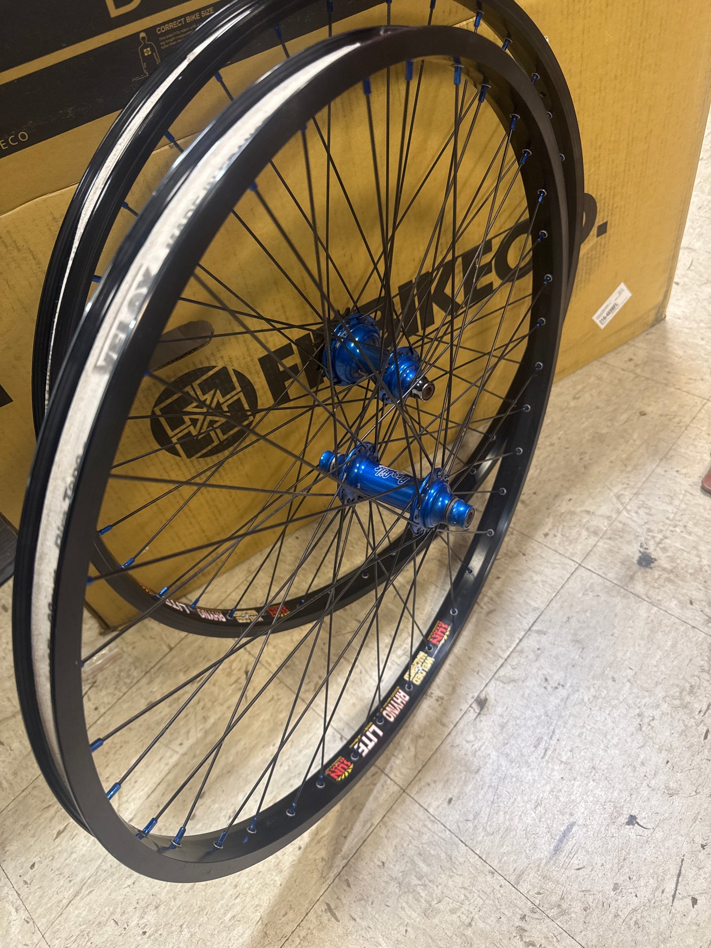 profile elite x sun rhyno lite wheelset 26x1.75