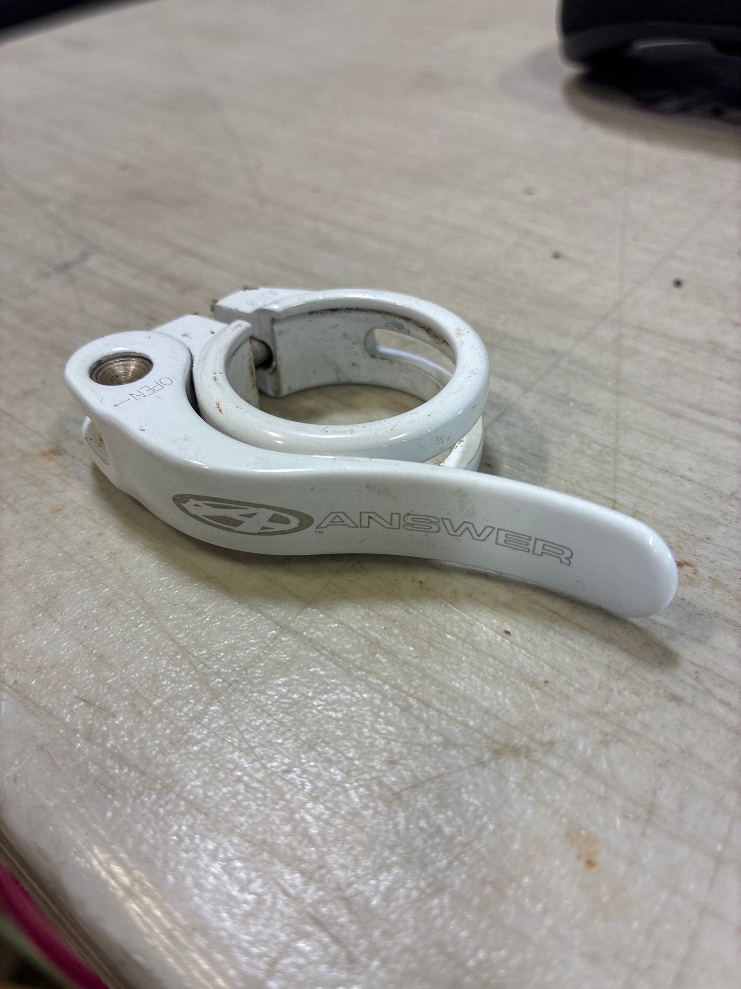 answer 31.8 seat clamp white