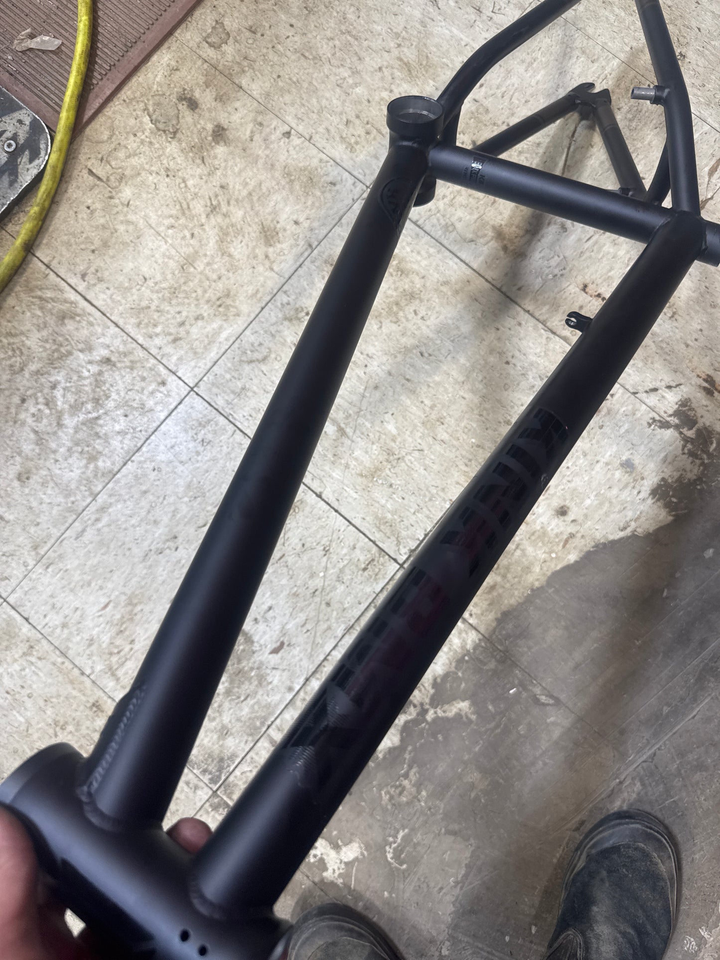 Brand new kink whip xl frame