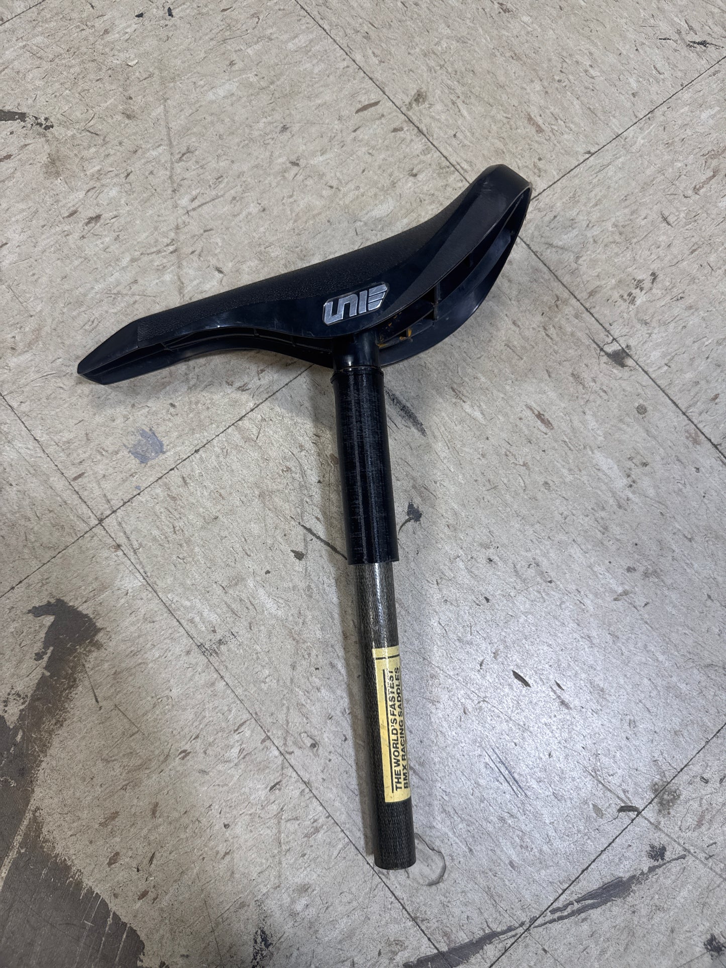 Uni Hammerhead Turbo Pro black seat 13/16 with OG shim NICE