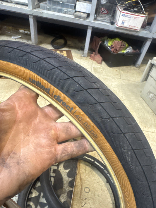 United direct 18x2.10 tan wall tire