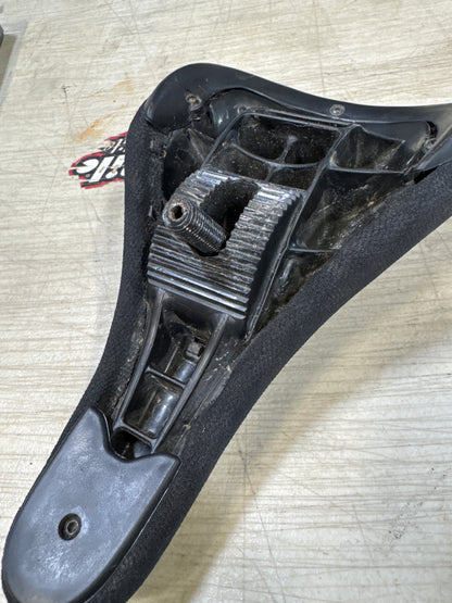 s&m pivotal seat