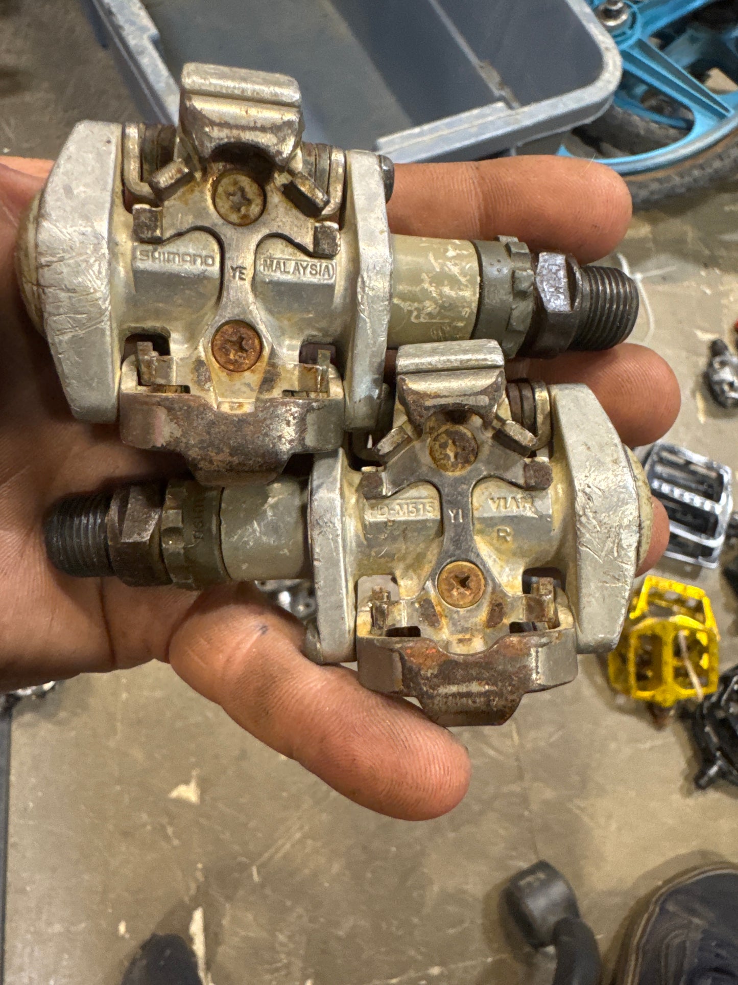 Shimano m515 clipless pedals
