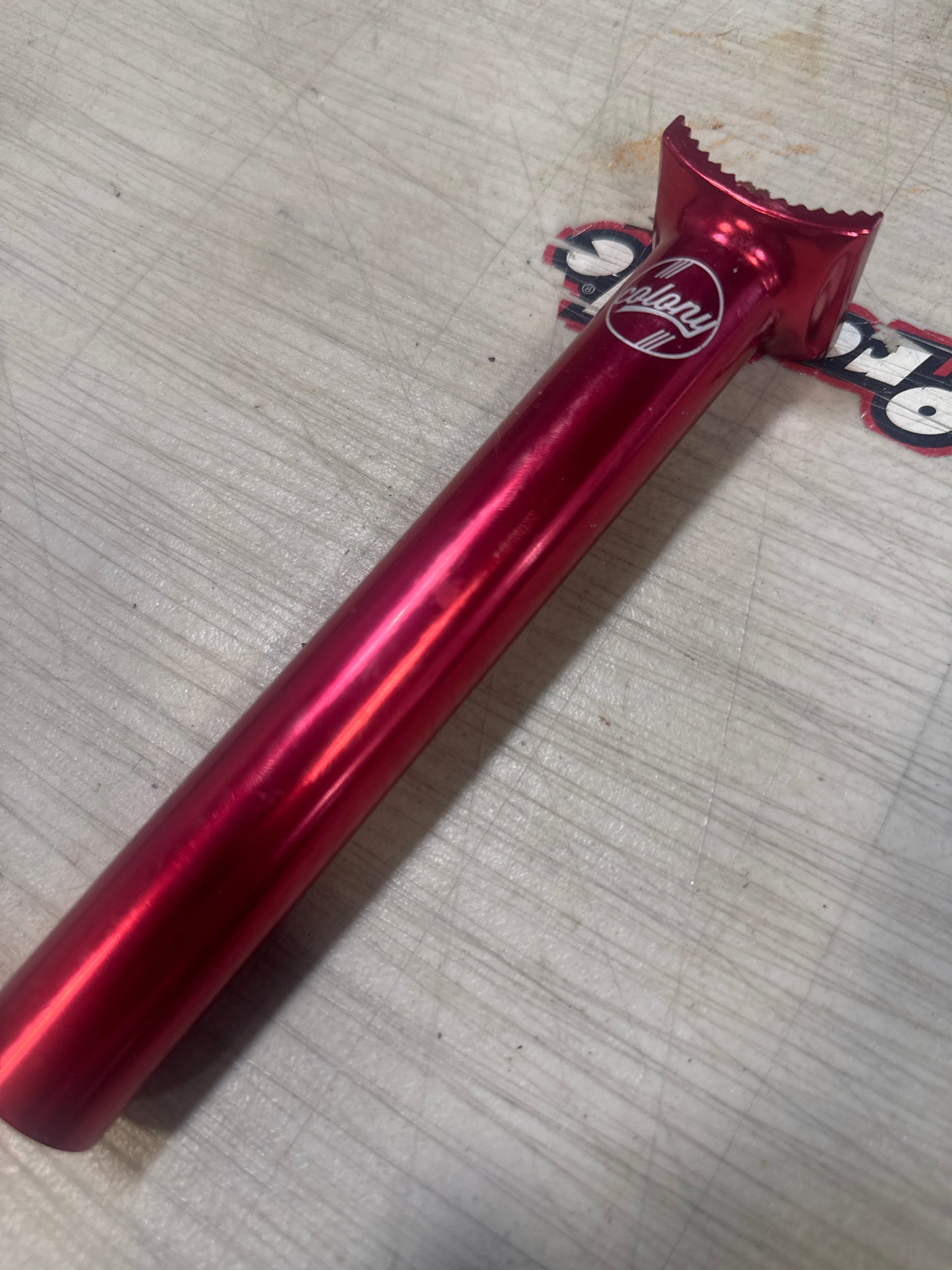 Colony 25.4 red pivotal  seat post