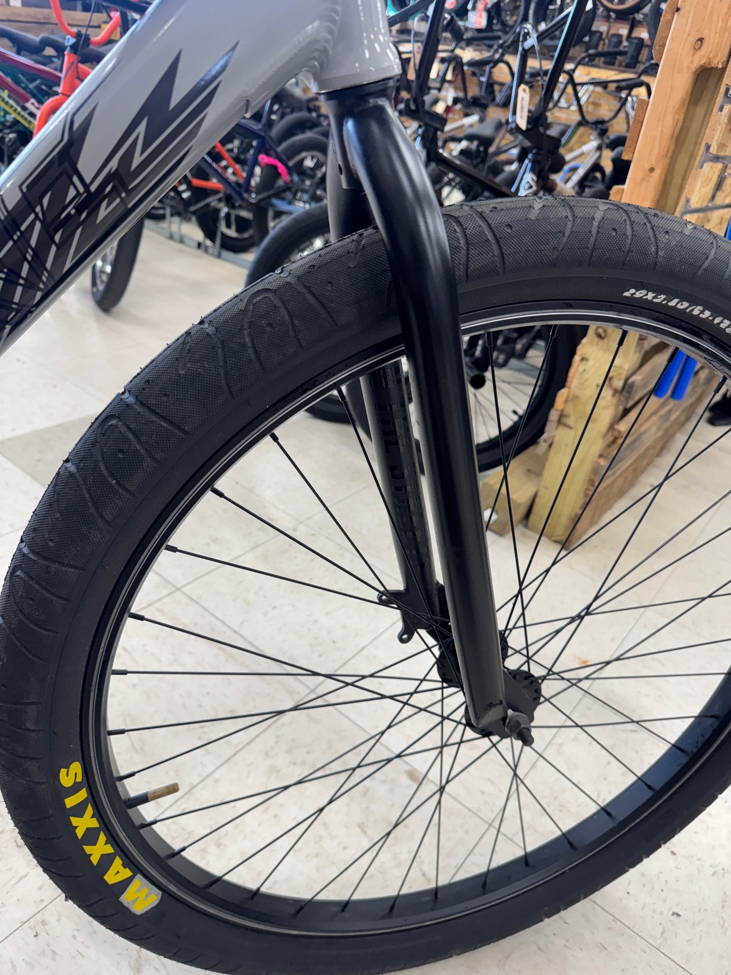 Throne Goon 29” Wheelie Bike