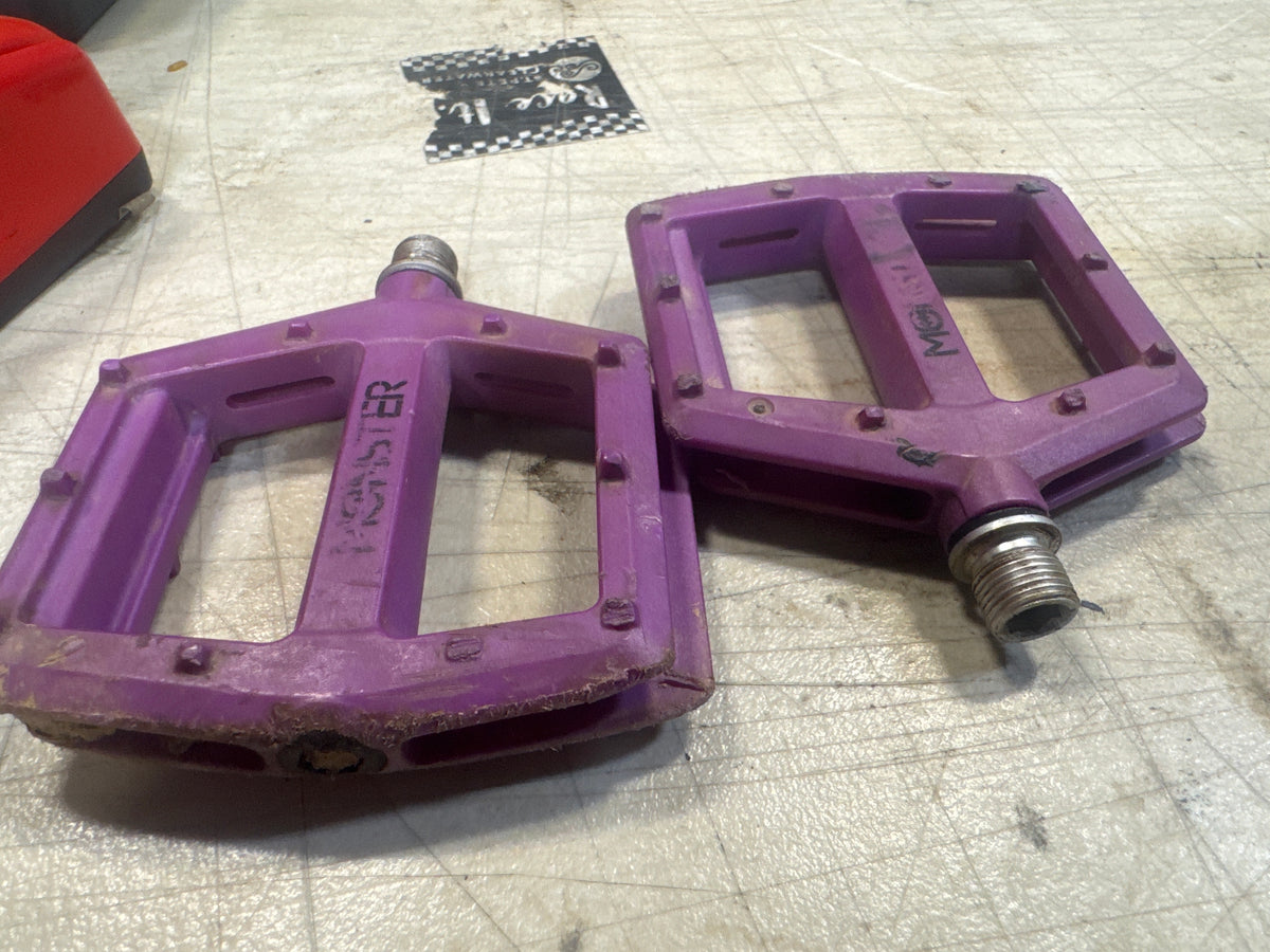 Redline monster 9/16 pedals purple